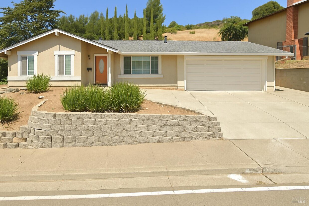 Foto principal - 105 White Chapel Dr