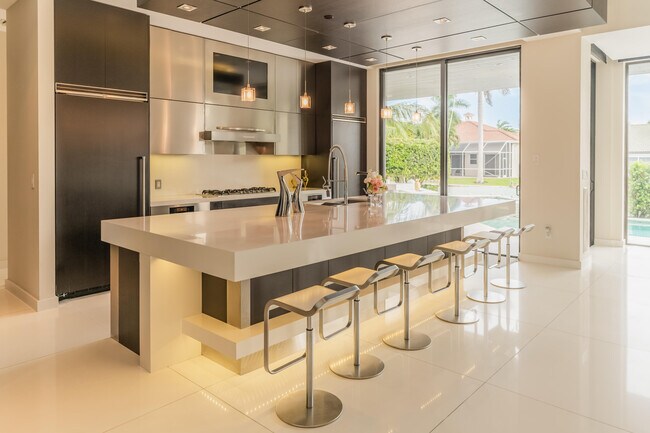 Building Photo - 954 Banyan Dr