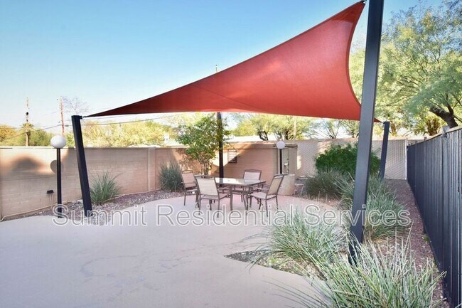 Foto del edificio - 811 E Prince Rd