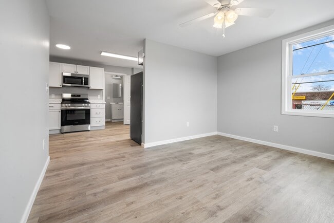 Building Photo - 113 Temple St