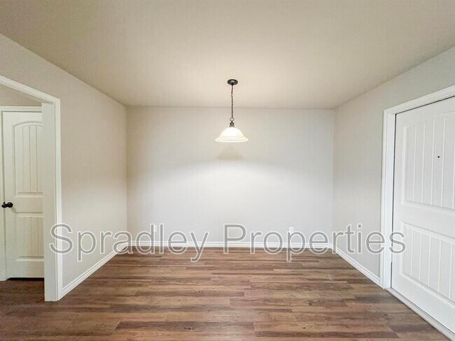 Building Photo - 614 A Paseo del Plata Dr