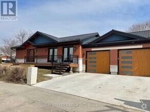 Building Photo - 65 Windsor Rd