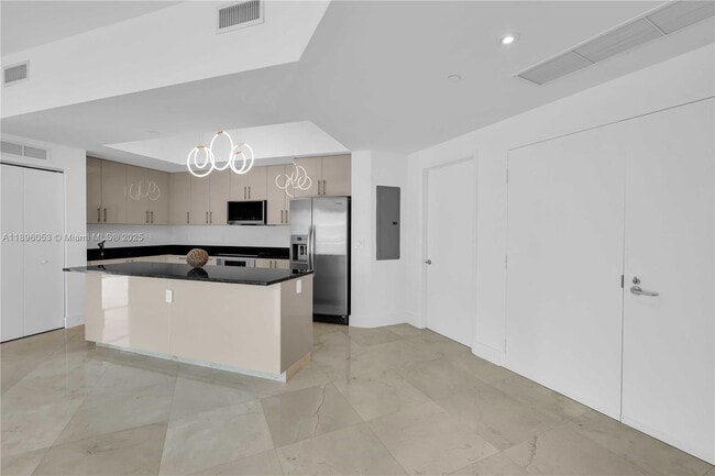 Foto del edificio - 3131 NE 188th St