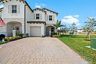 Building Photo - 2400 SE 29th St