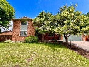 Building Photo - 1017 S Redbud Dr