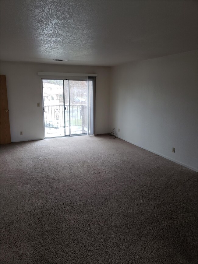 Building Photo - 1690 Bramble Pl