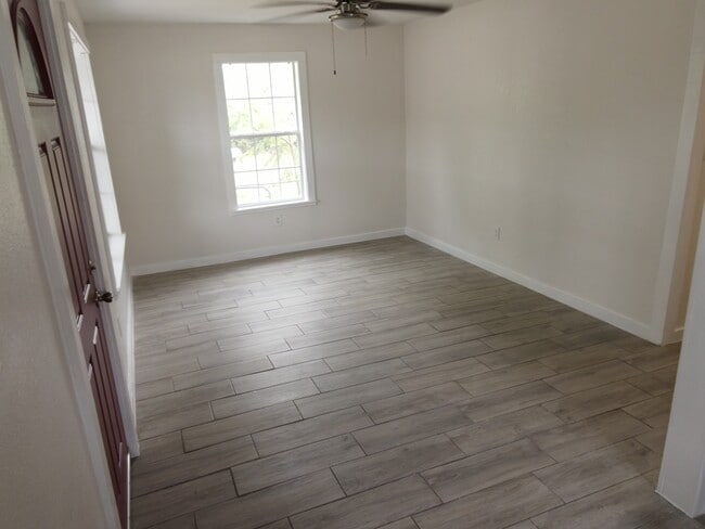 Building Photo - 2530 Halsey St