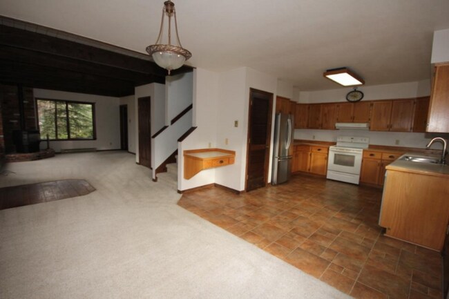 Building Photo - 1407 Floral Park Ln