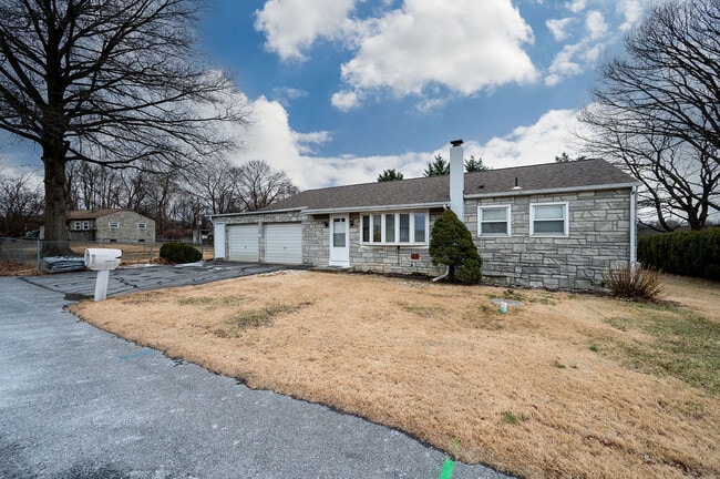 Building Photo - 7 Helen Ln