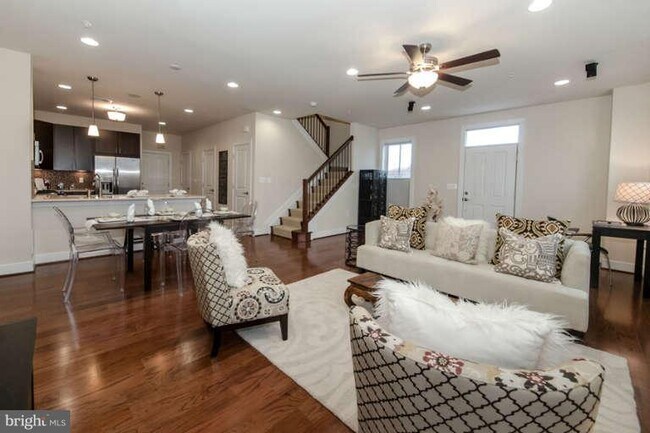 Foto del edificio - 737 Bluemont Ave