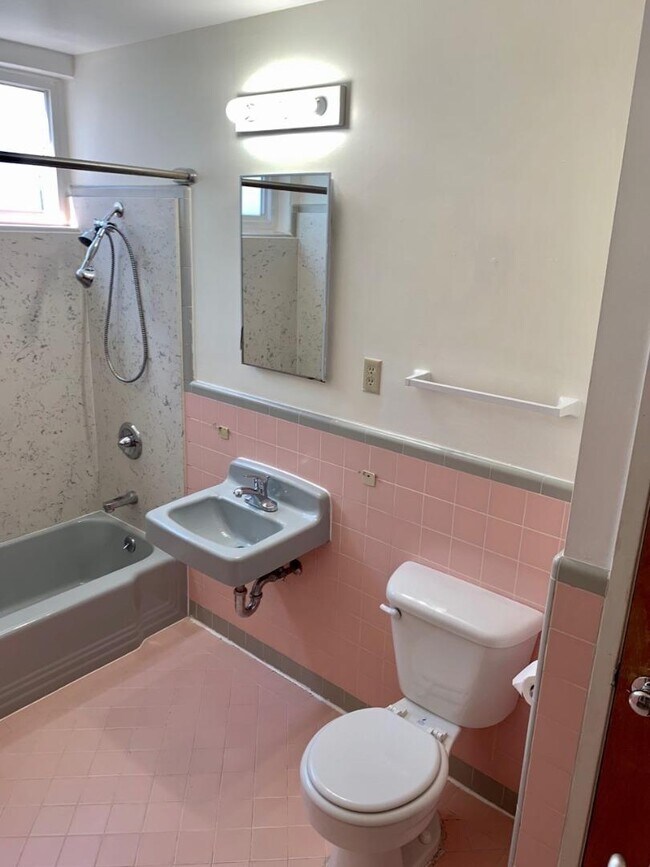 Building Photo - 4433 Anza St