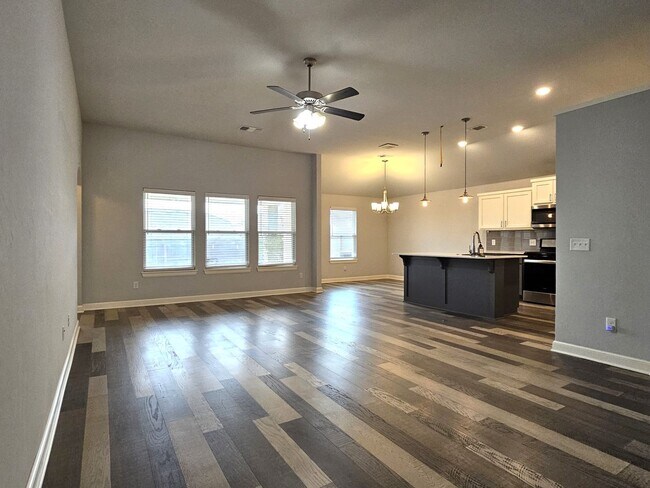 Building Photo - Discover Your Dream Home in the Norman Nor...
