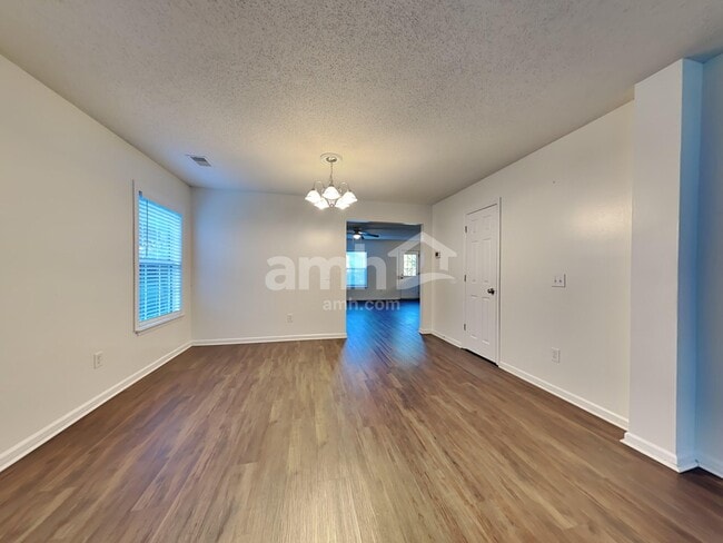 Foto del edificio - 223 Eagle Ridge Rd