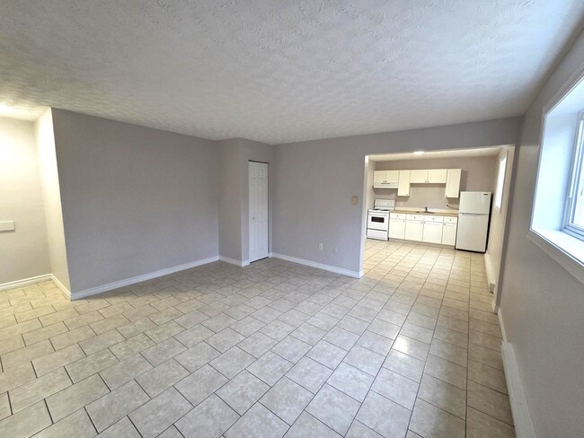 Building Photo - 17 Scott Ave