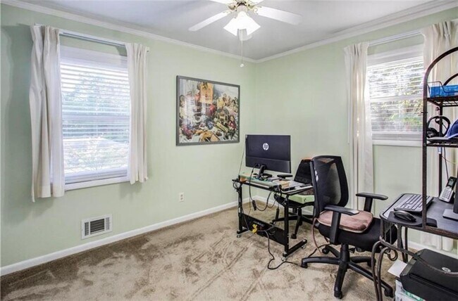 Foto del edificio - 874 E Glochester Pl NW