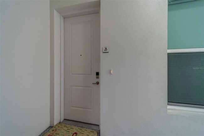 Foto del edificio - 400 150th Ave
