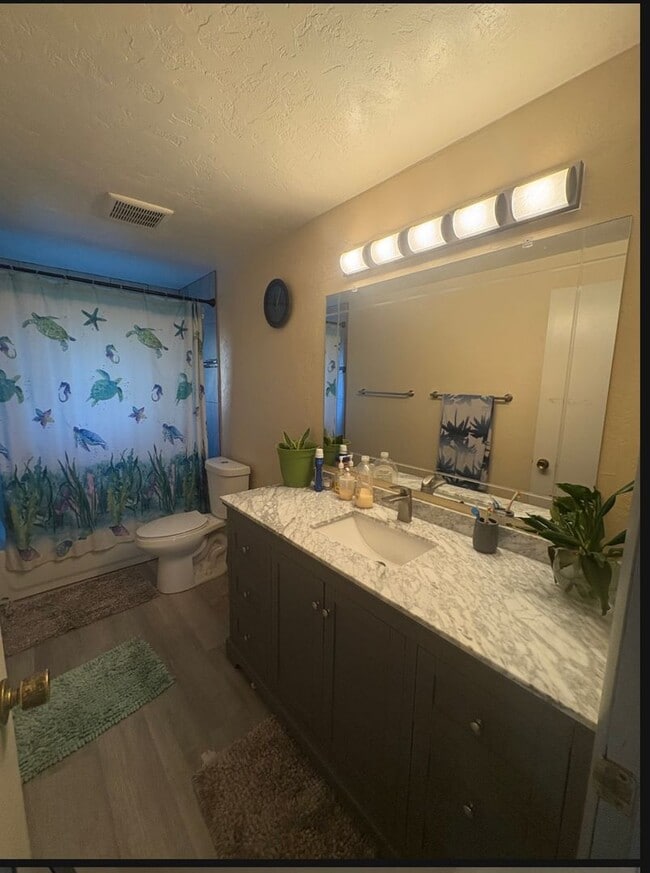 Foto del edificio - 4 bedroom 2 story home