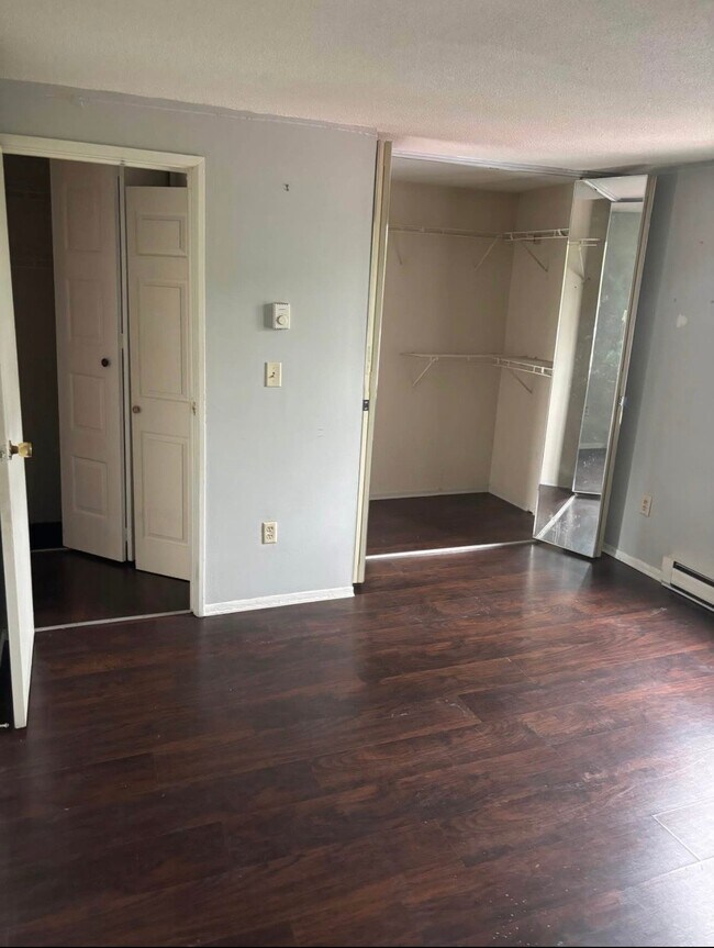 Foto del edificio - 135 Burgundy Hill Ln