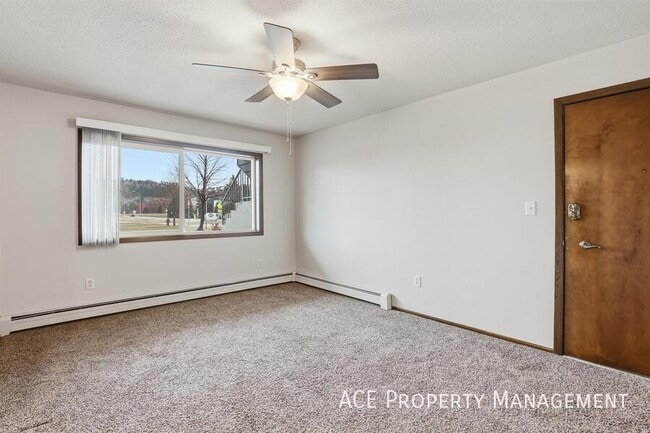 Building Photo - 733 Dakota Dr