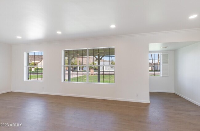 Building Photo - 6231 E Calle Del Paisano