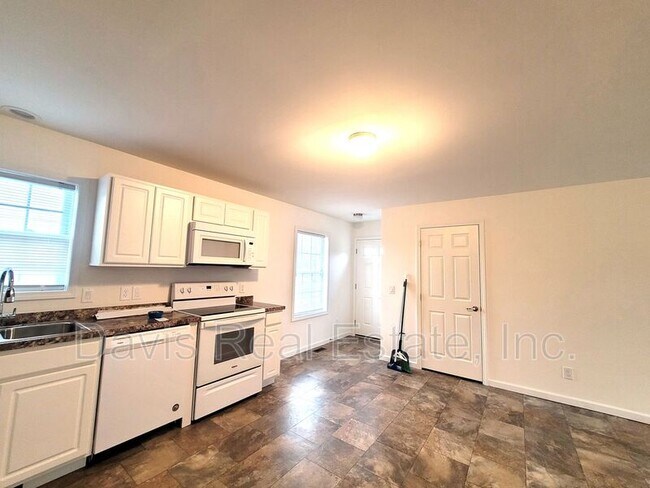 Building Photo - 970 3rd St