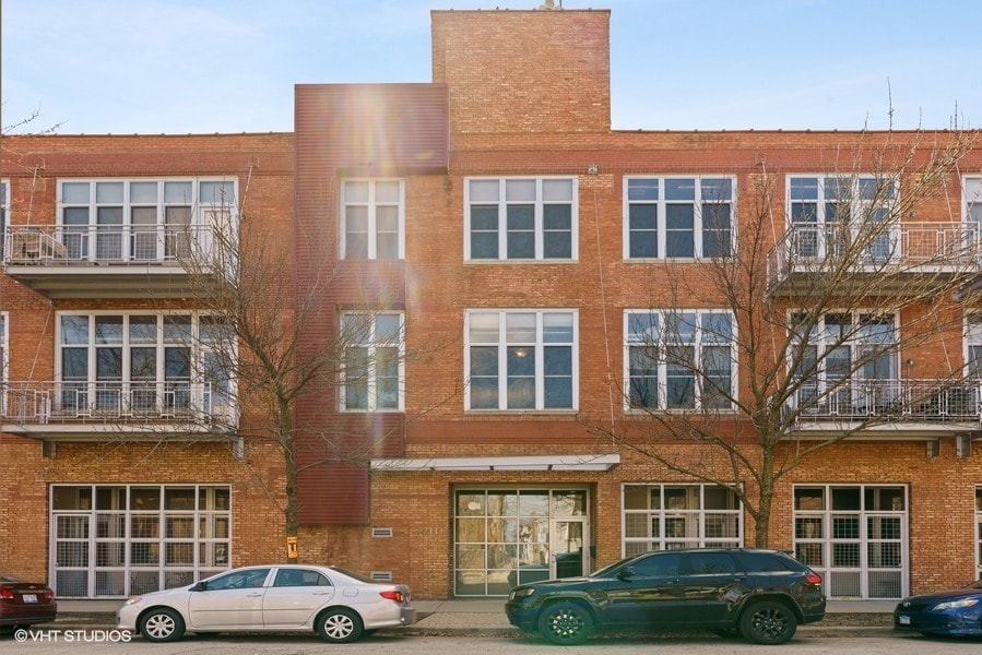 Primary Photo - 2111 W Churchill St