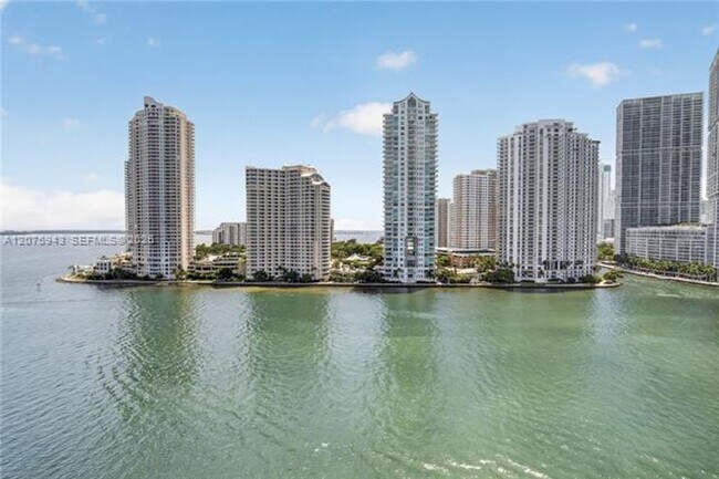 Foto del edificio - 335 S Biscayne Blvd