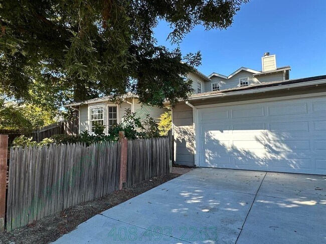 Foto del edificio - 108 Club Dr