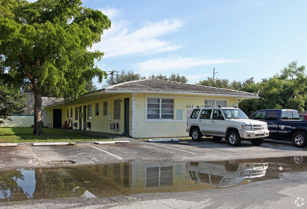 Foto del edificio - 433-465 NW 43rd Ct