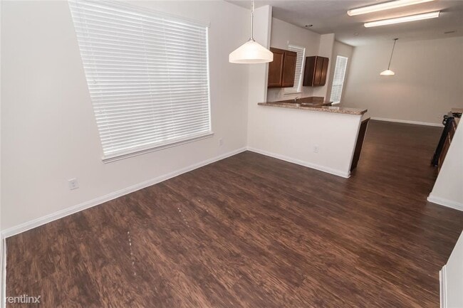 Building Photo - 4 br, 2.5 bath House - 3039 Right Way