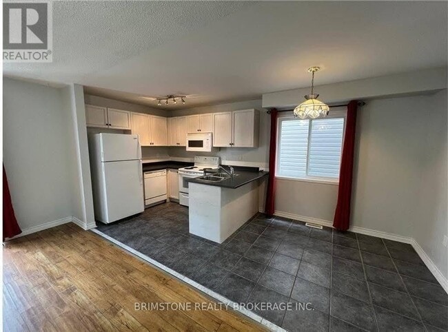 Building Photo - 52 Admiral Crescent