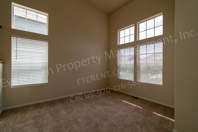 Foto del edificio - 2214 Bow Side Dr