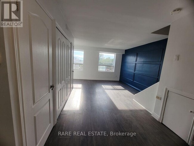 Photo du bâtiment - 592 Marlee Ave