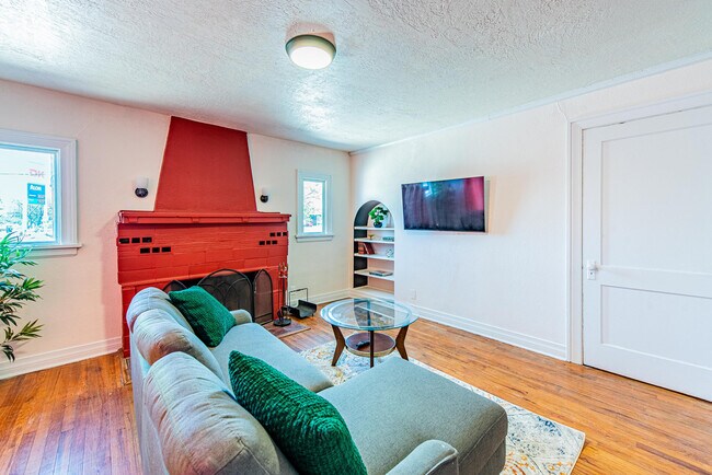 Foto del edificio - 524 12th St NW