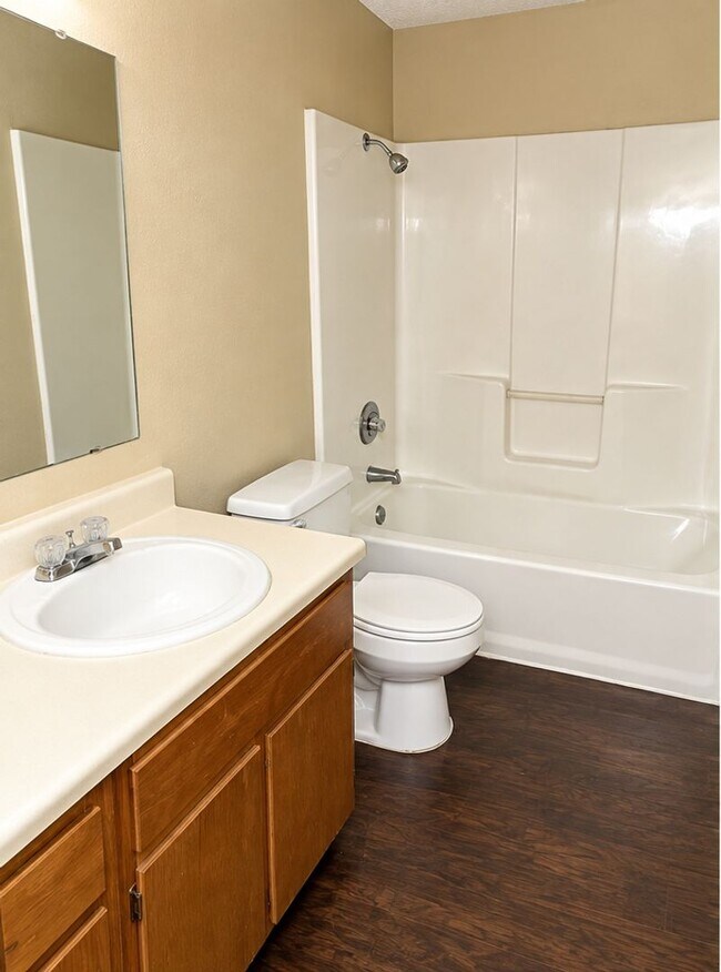 Foto del edificio - 1704 Cedarhill Dr