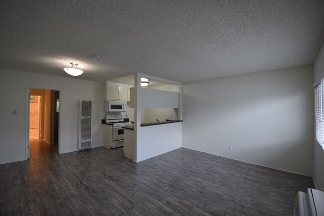 Building Photo - 14142 Victory Blvd