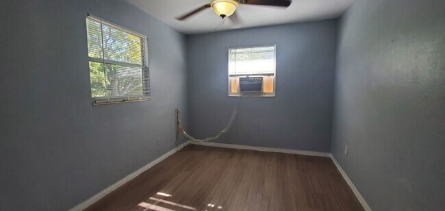 Building Photo - 735 20th Ave S Front/Back