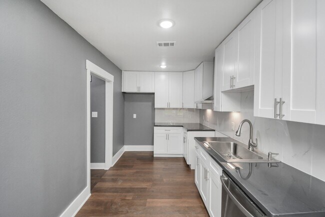 Foto del edificio - 9429 Fairland Dr