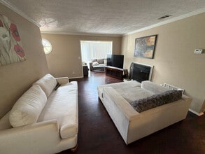 Building Photo - Room in Condo on Brockett Pl