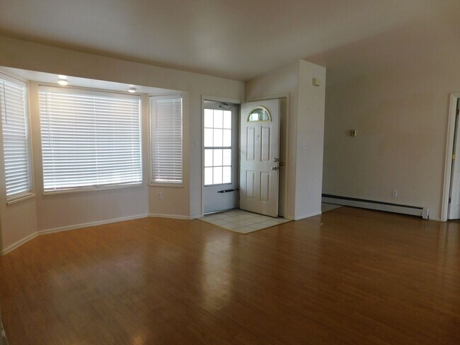 Building Photo - Ranch in Established Neighborhood