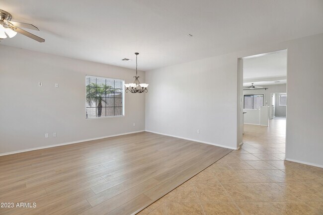 Foto del edificio - 3255 E Castanets Dr