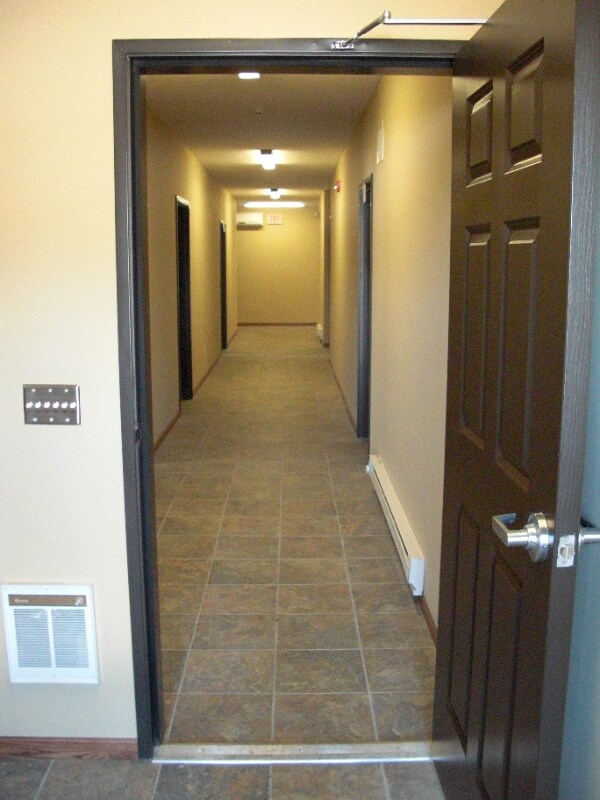Building Photo - 355 Horseshoe Dr