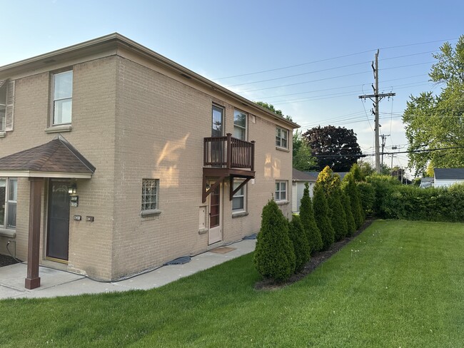 Building Photo - 9322 W Burleigh St