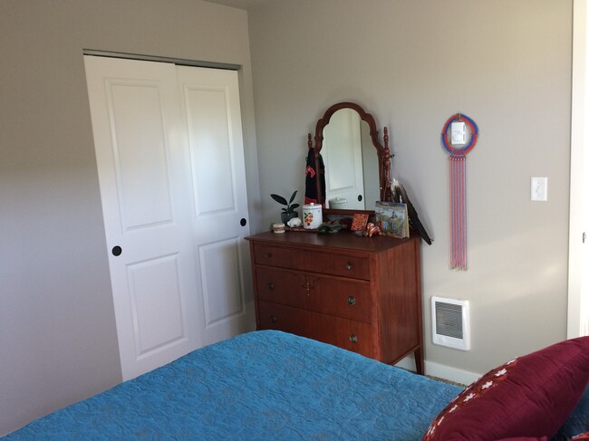 Guest Room - 2516 Undine St