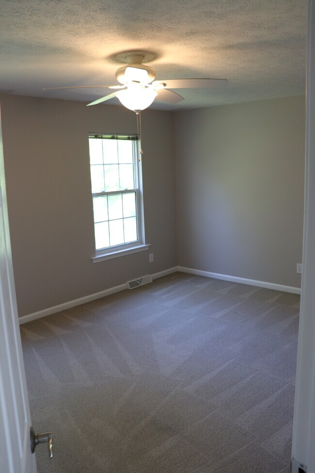 Building Photo - 120 Mulberry Cir