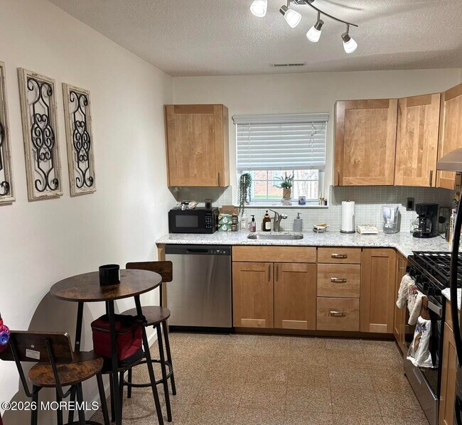 Foto del edificio - 180 Tulip Ln