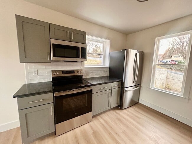 Building Photo - Bright & Spacious 3-Bedroom, 2-Bath Home with Open Concept Living in Lititz