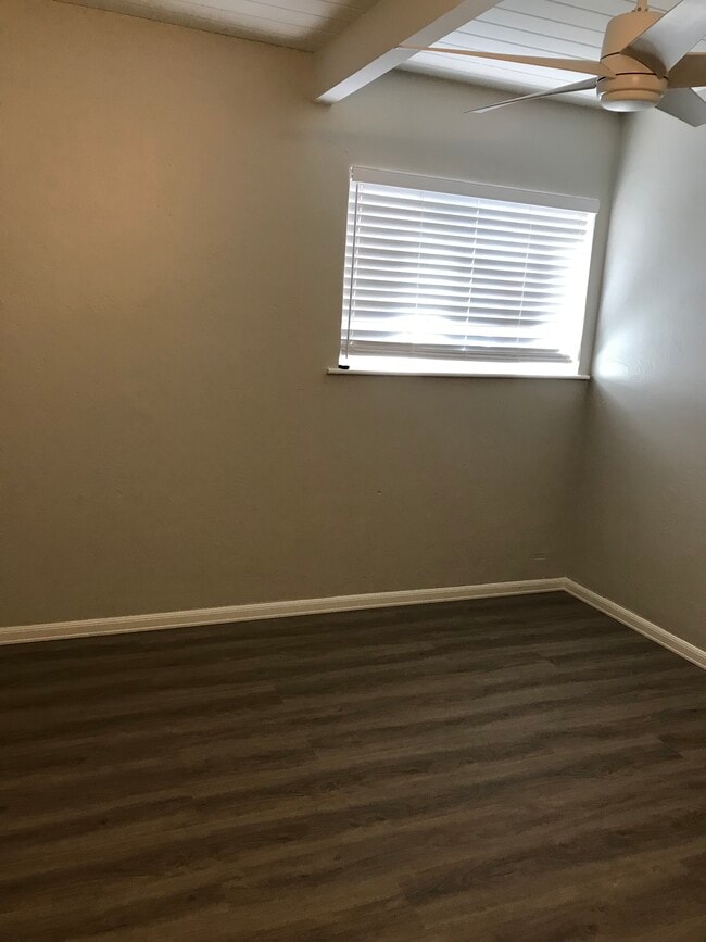 Bedroom from hallway - 756 Sunset Blvd