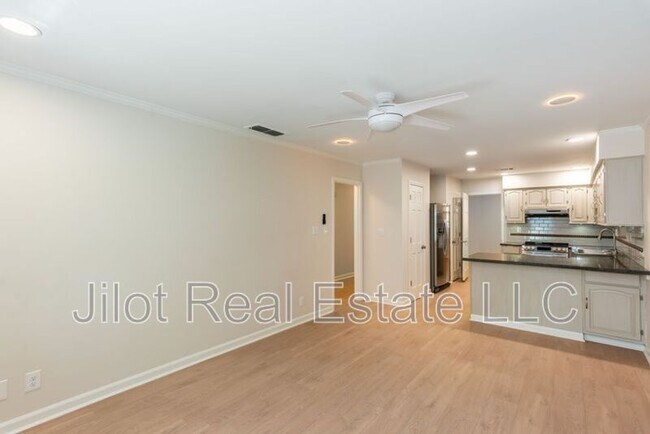 Building Photo - 1647 Executive Park Ln NE