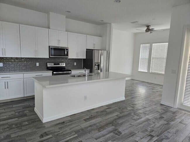 Foto del edificio - Stunning Three-Story Townhome, Located in the Heart of Altamonte Springs!